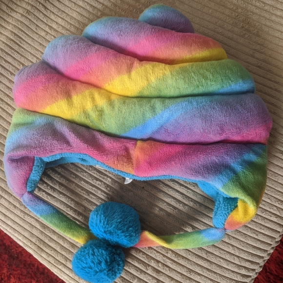 O/S Ardene Rainbow Poop Emoji Hat - Picture 3 of 3